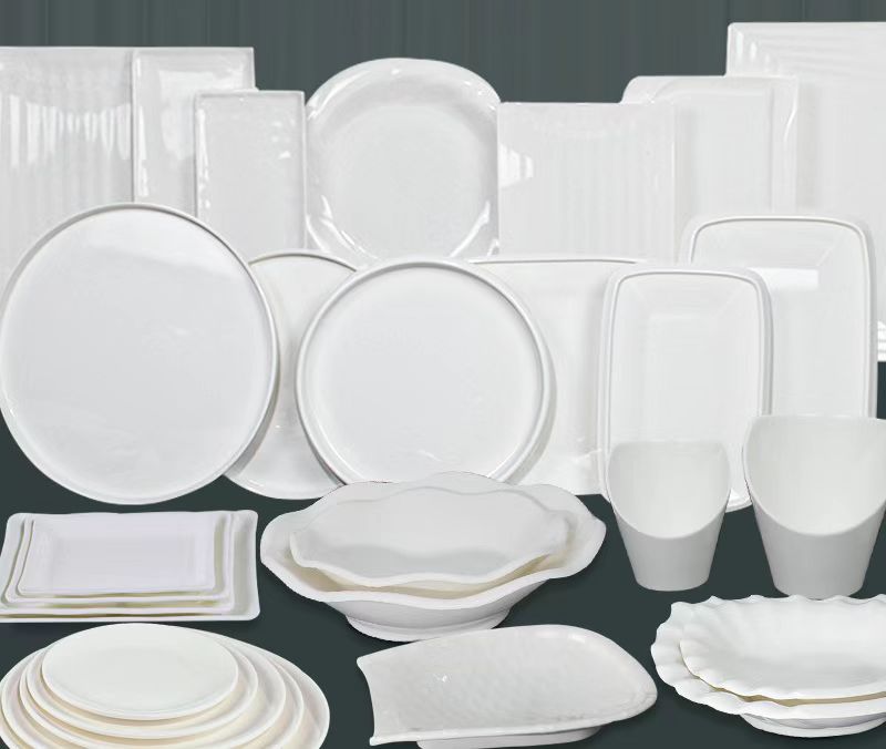 Bộ đồ ăn giả sứ melamine được tổng hợp chủ yếu từ melamine và formaldehyde